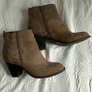Adorable ankle bootie!